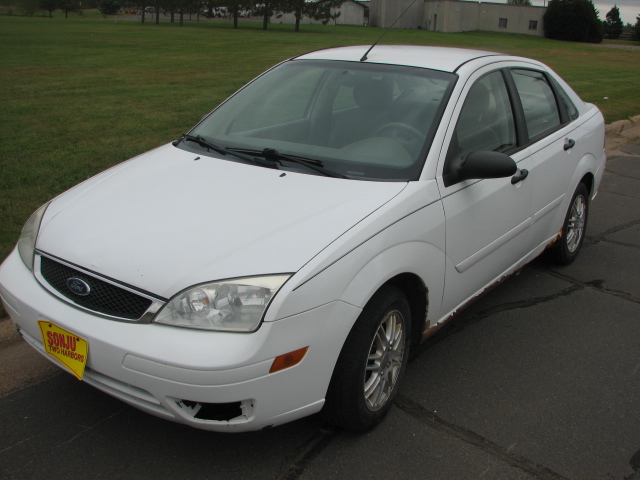 2005 Ford Focus ZX4 SE Main Image